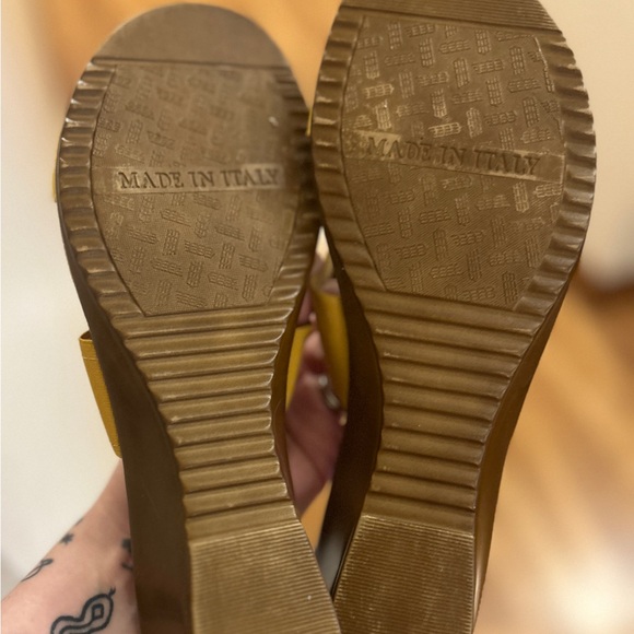 Women’s Size 10 Italian Shoemakers Sandals - Picture 4 of 5